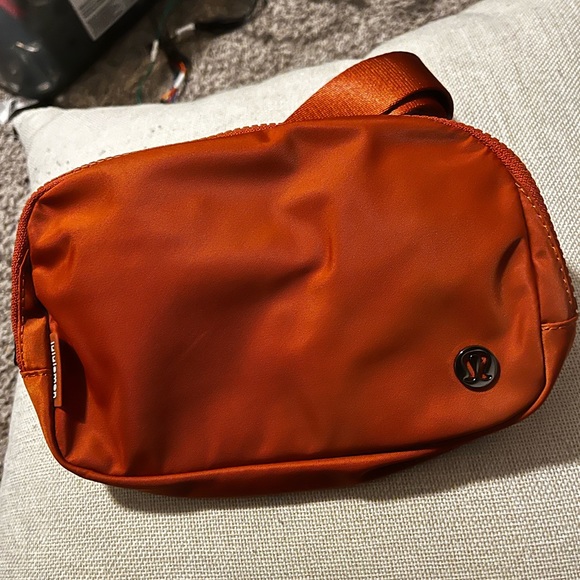Lululemon Everywhere Belt Bag Burnt Orange NWT Ebb Lululemon Everywhere Belt Bag Burnt Orange NWT Ebb